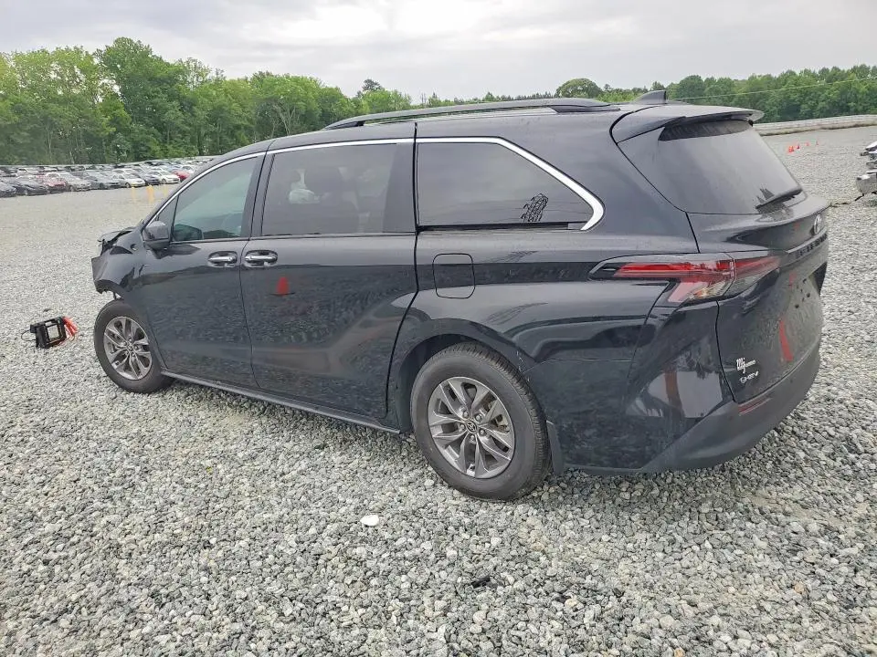 2025 TOYOTA SIENNA XLE 8-PASSENGER  
