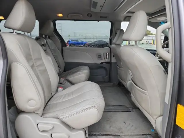 2012 TOYOTA SIENNA XLE  