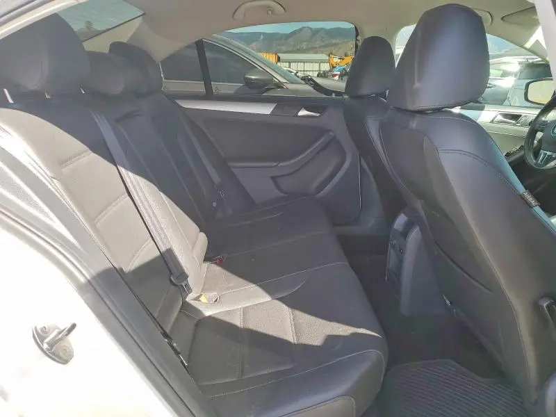 2013 VOLKSWAGEN JETTA SE  