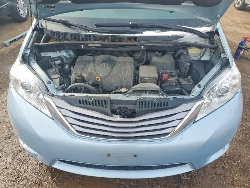 2017 TOYOTA SIENNA XLE PREMIUM 8-PASSENGER  