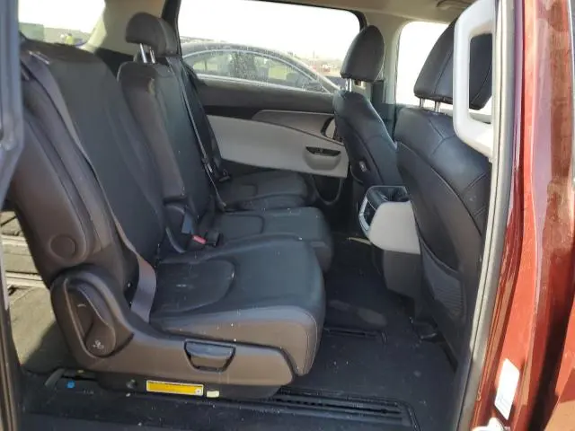 2023 KIA CARNIVAL LX  