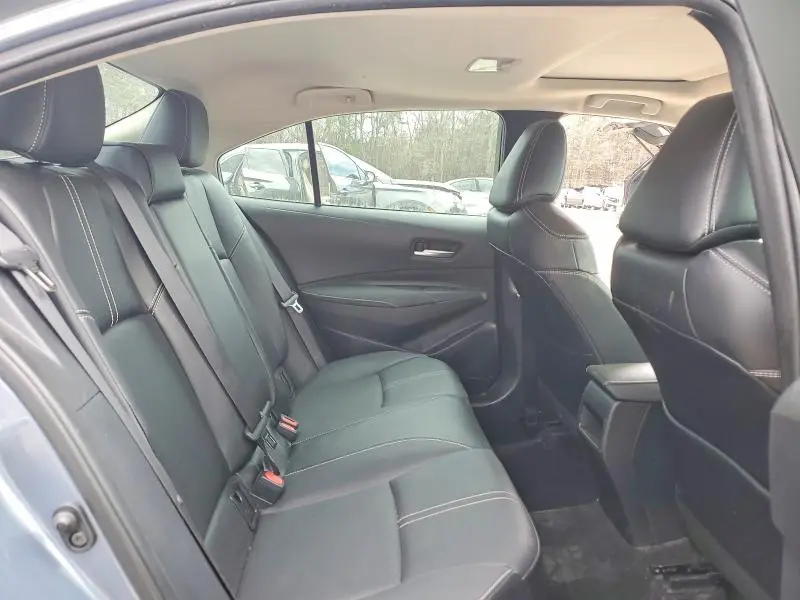 2021 TOYOTA COROLLA XLE  