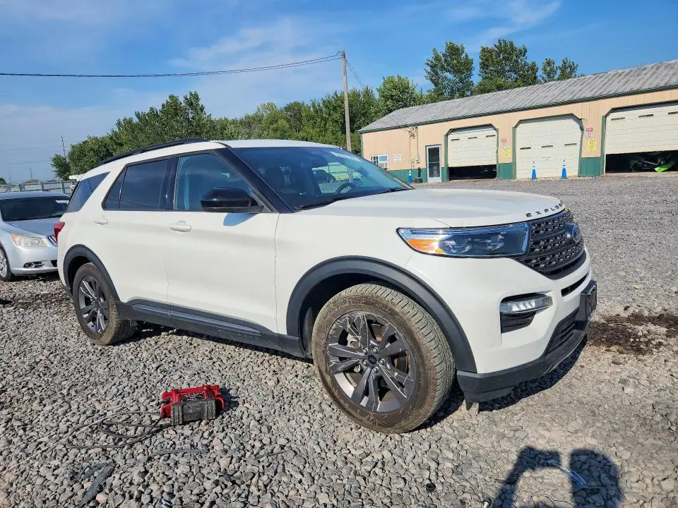 2022 FORD EXPLORER XLT  