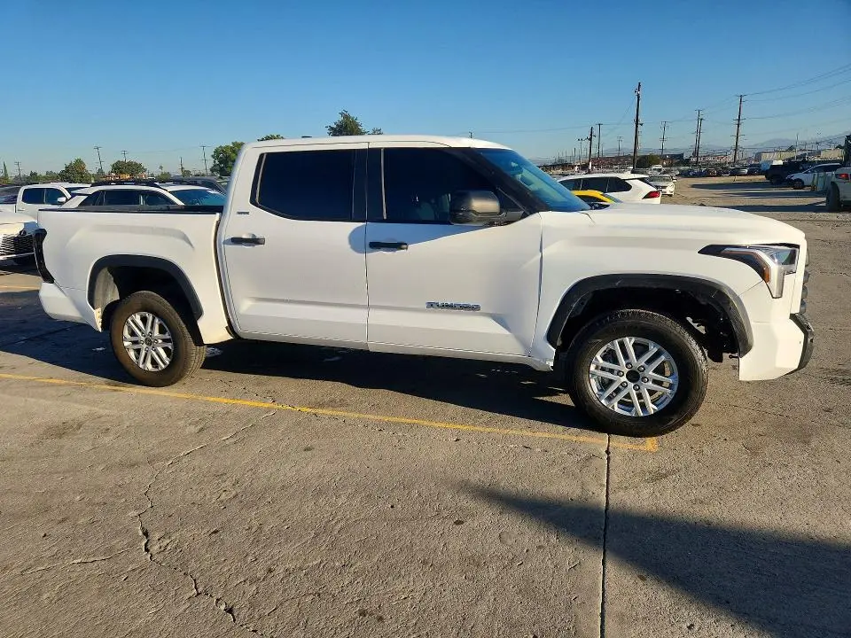 2024 TOYOTA TUNDRA SR5  