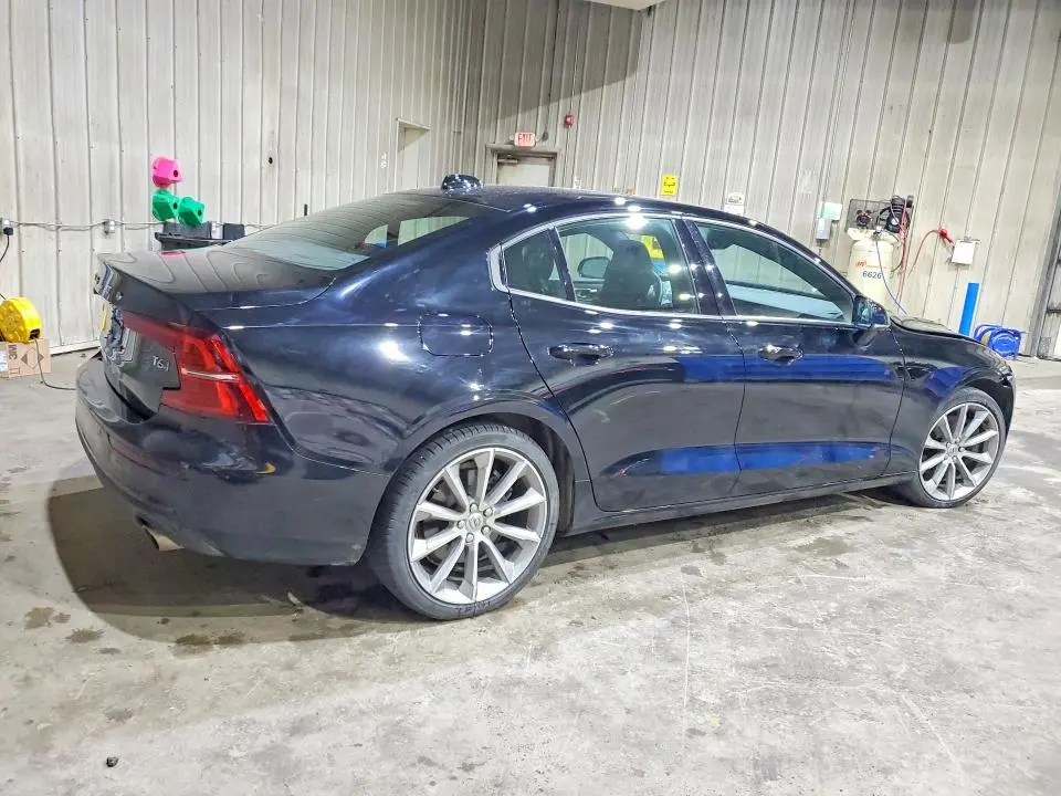 2020 VOLVO S60 T6 MOMENTUM  