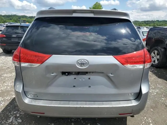2011 TOYOTA SIENNA LE