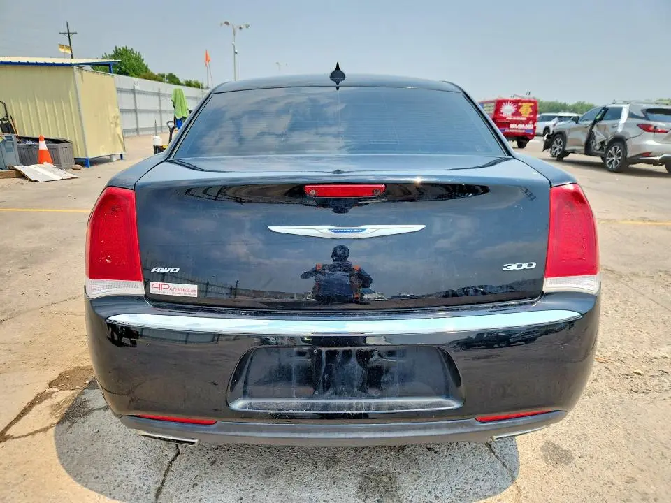 2019 CHRYSLER 300 LIMITED  