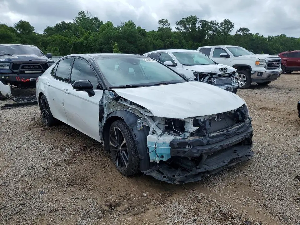 2020 TOYOTA CAMRY XSE  