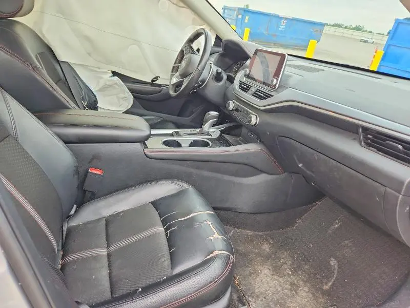 2024 NISSAN ALTIMA SR  
