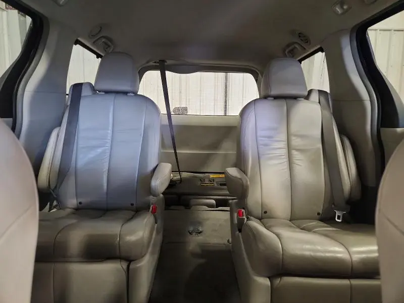 2011 TOYOTA SIENNA XLE 7 PASSENGER  