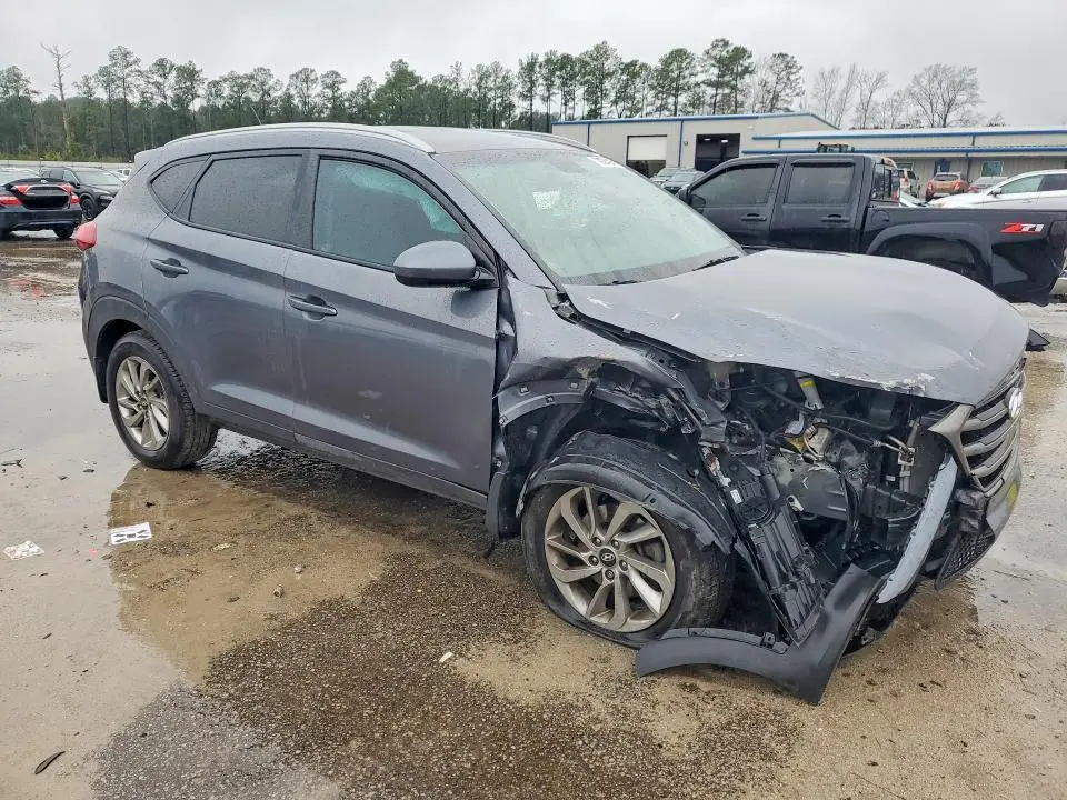 2016 HYUNDAI TUCSON SE  