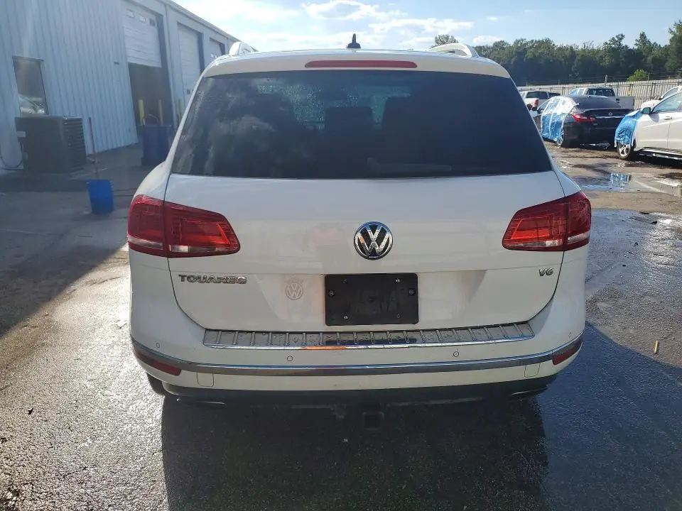 2016 VOLKSWAGEN TOUAREG SPORT  