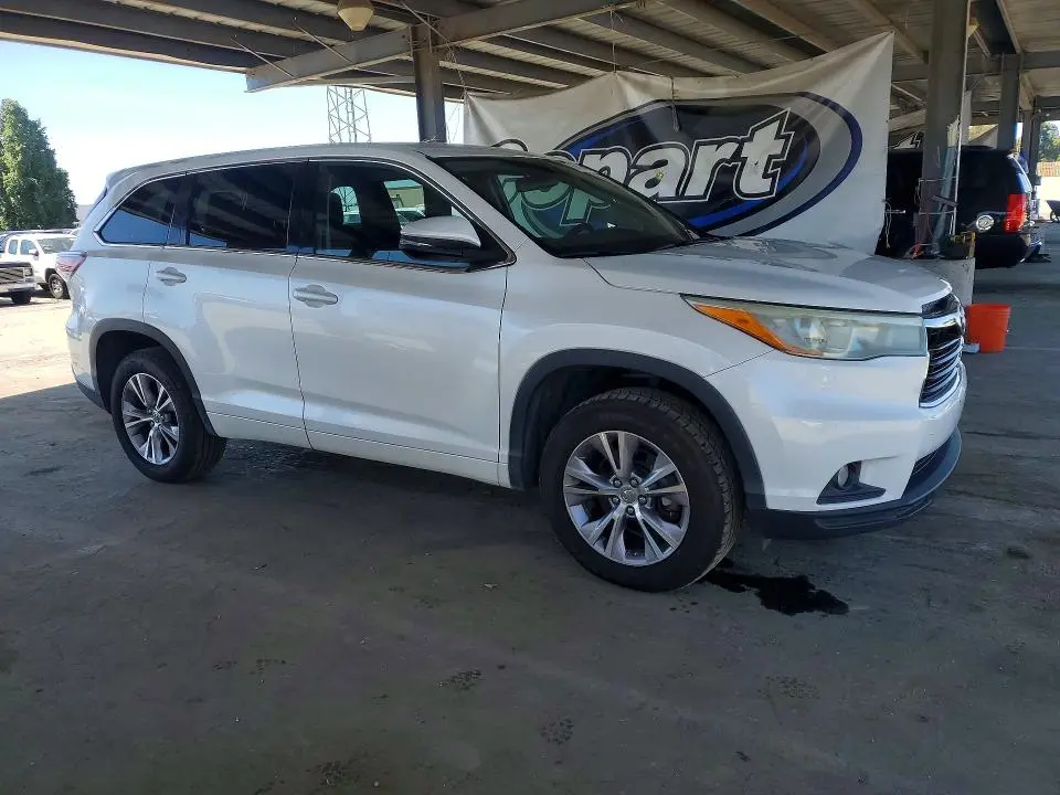 2015 TOYOTA HIGHLANDER LE PLUS  