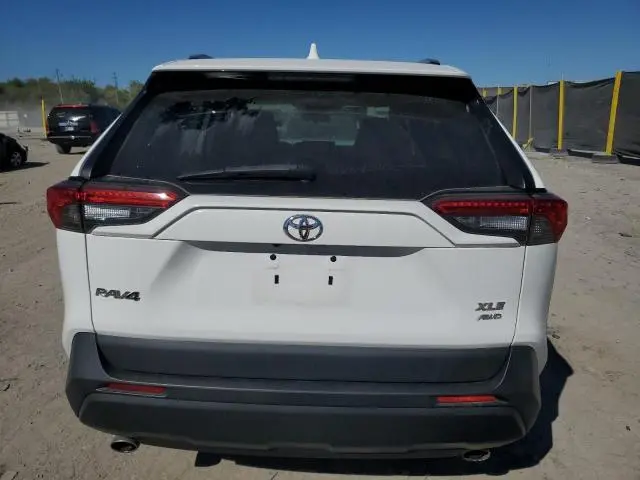2021 TOYOTA RAV4 XLE  
