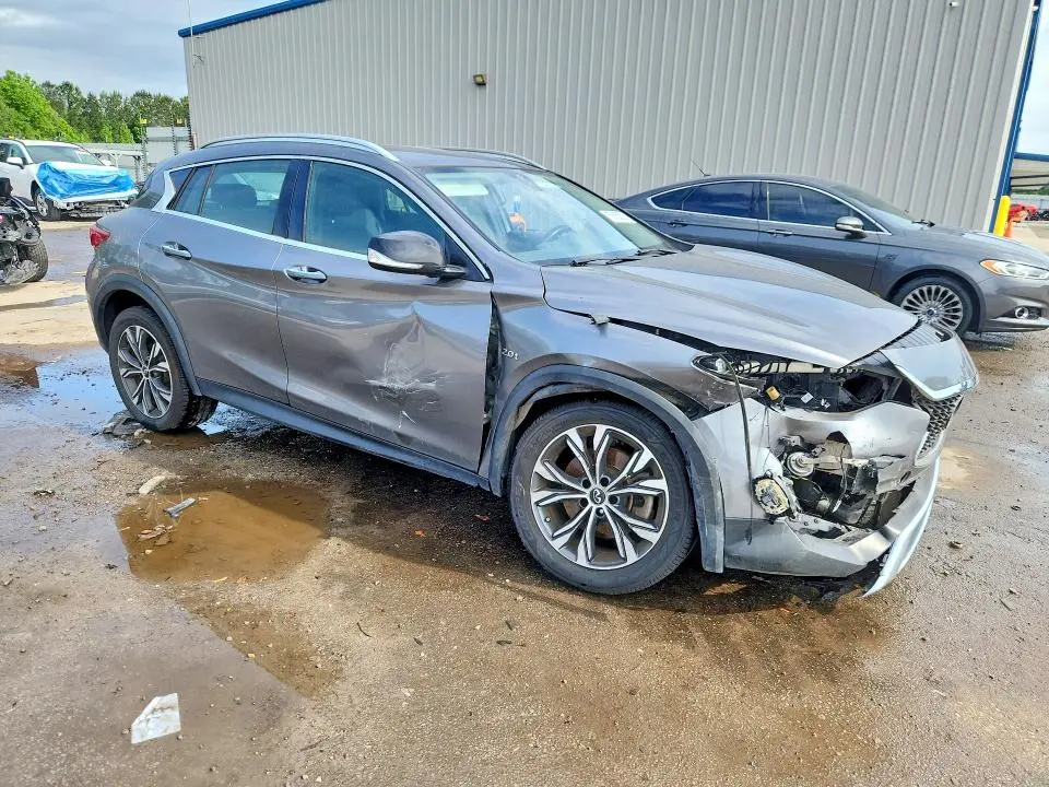 2019 INFINITI QX30 LUXE  