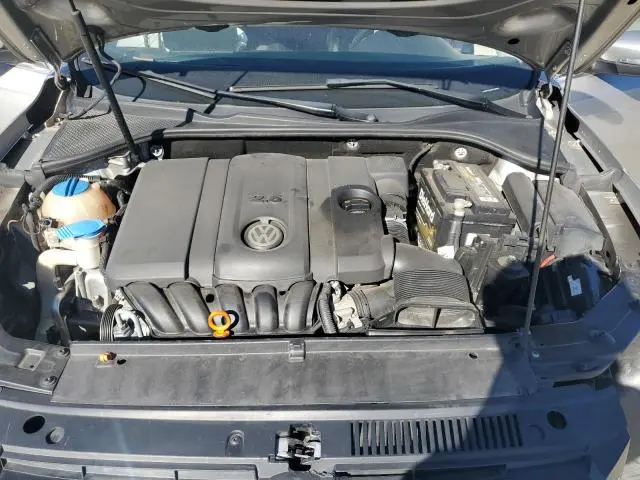 2013 VOLKSWAGEN PASSAT SE  