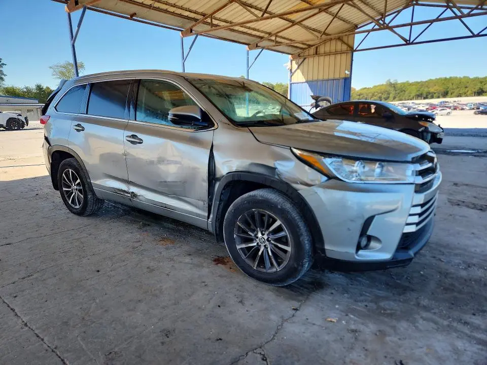 2017 TOYOTA HIGHLANDER XLE  