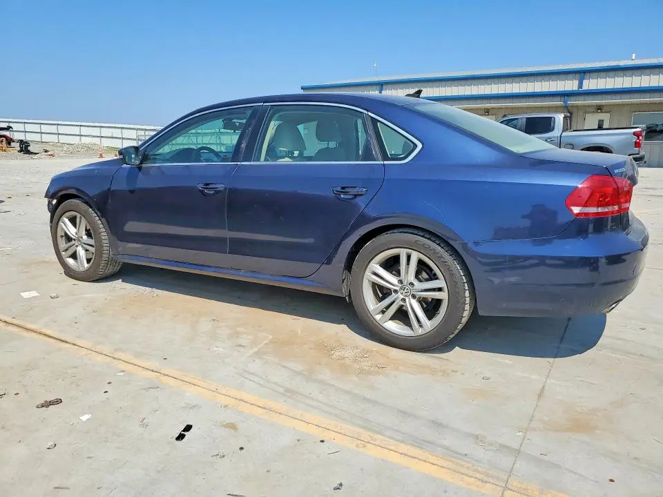 2015 VOLKSWAGEN PASSAT SE  