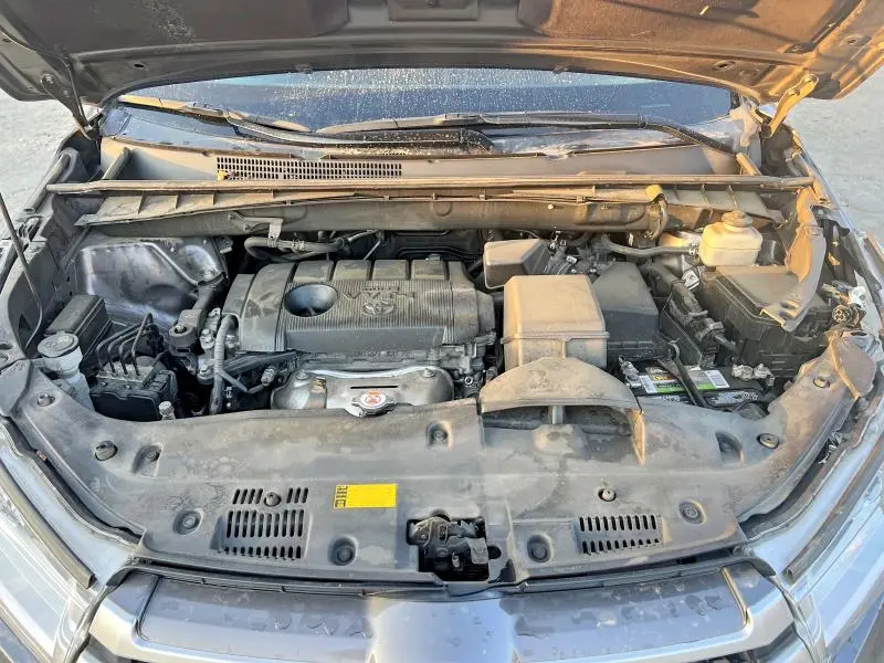2019 TOYOTA HIGHLANDER LE  