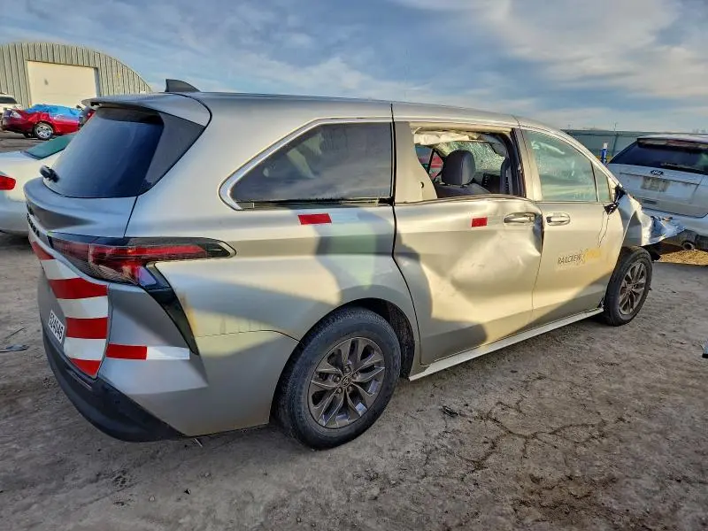 2024 TOYOTA SIENNA LE 8-PASSENGER  