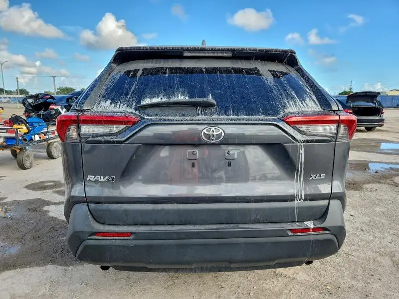 2022 TOYOTA RAV4 XLE  