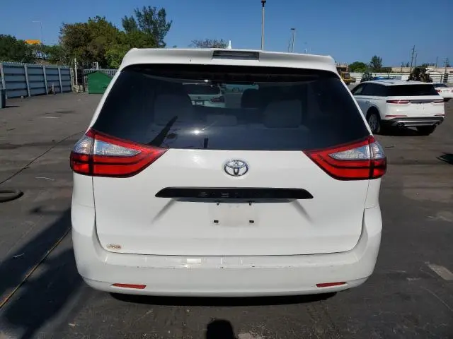 2019 TOYOTA SIENNA   