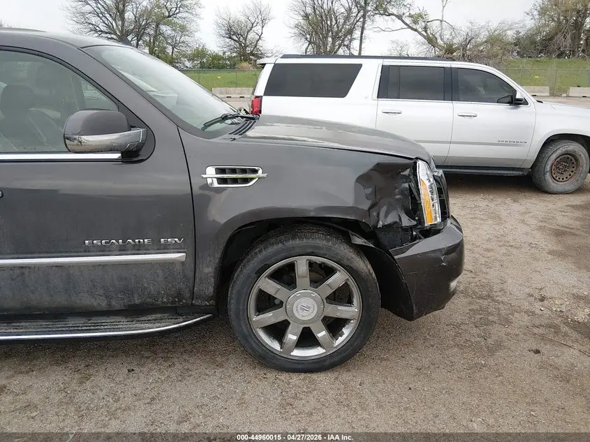 2011 CADILLAC ESCALADE ESV LUXURY