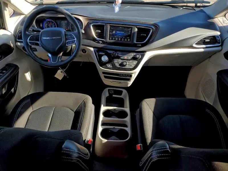 2021 CHRYSLER VOYAGER LX  