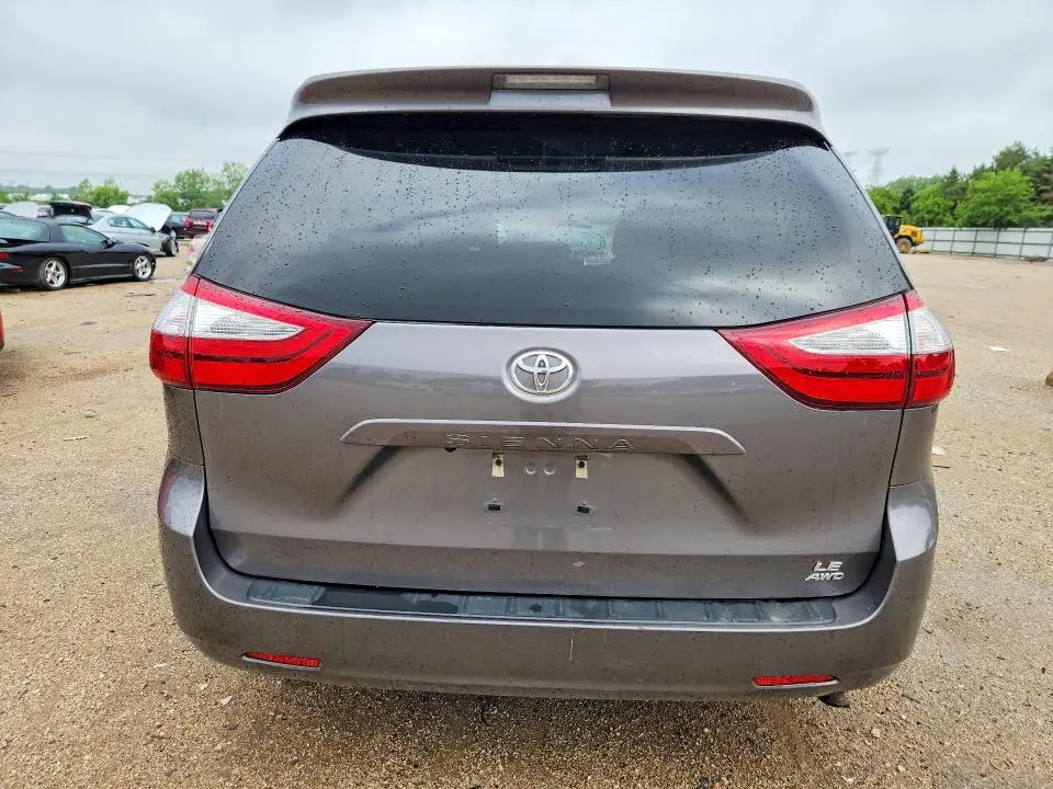 2017 TOYOTA SIENNA LE  