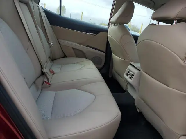 2020 TOYOTA CAMRY XLE  