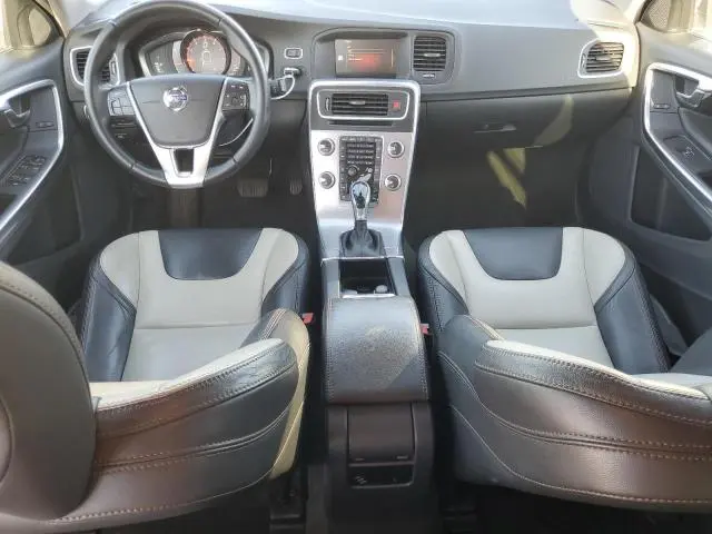 2017 VOLVO V60 CROSS COUNTRY PREMIER  