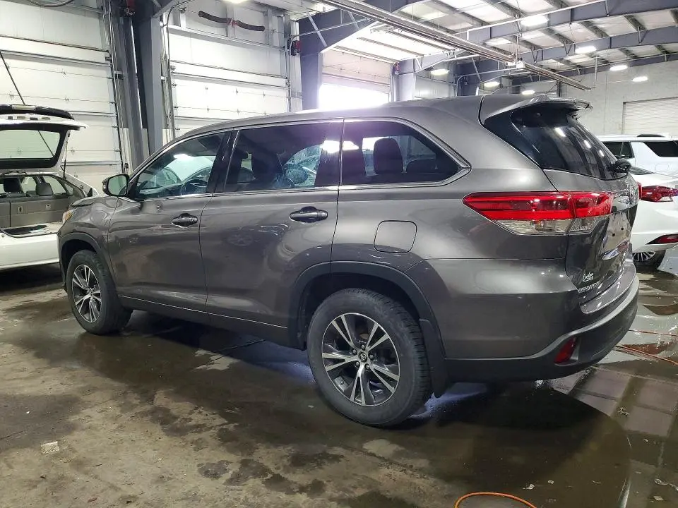 2017 TOYOTA HIGHLANDER LE PLUS  