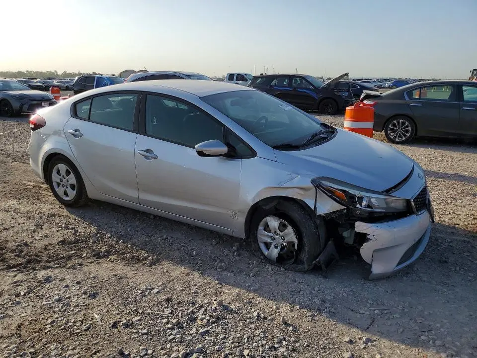 2017 KIA FORTE LX  