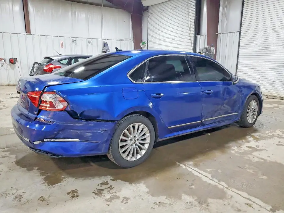 2016 VOLKSWAGEN PASSAT SE  