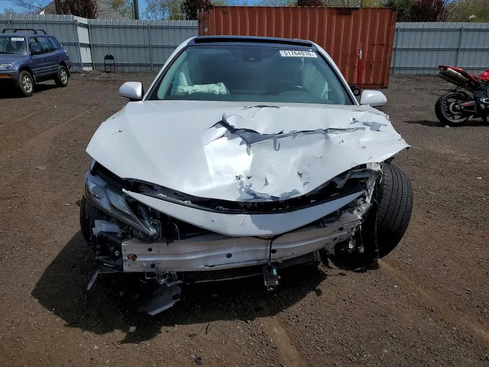 2021 TOYOTA CAMRY XLE  