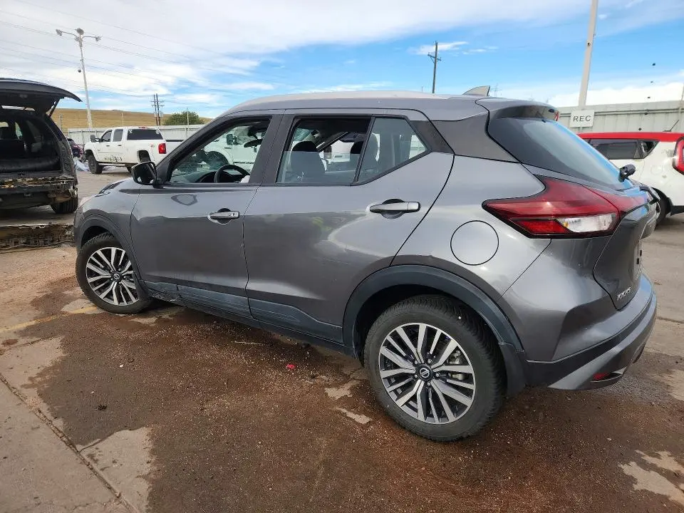 2021 NISSAN KICKS SV  