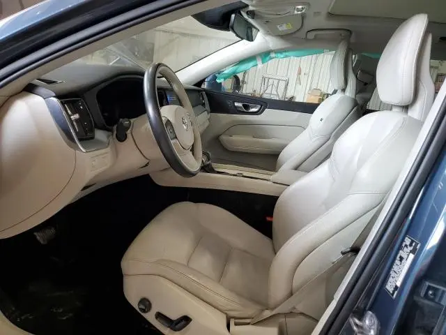 2018 VOLVO XC60 T5 MOMENTUM  