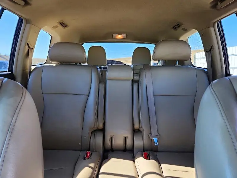 2012 TOYOTA HIGHLANDER SE  