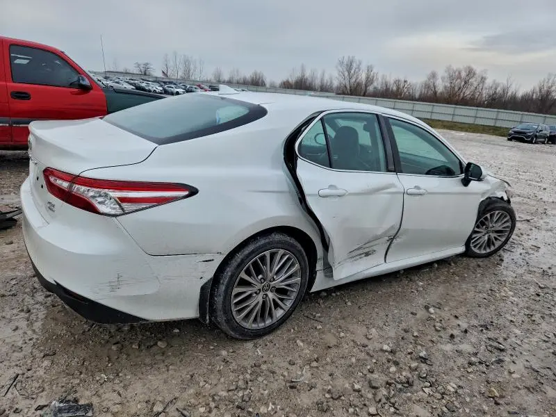 2020 TOYOTA CAMRY XLE  