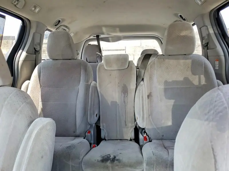 2015 TOYOTA SIENNA LE  