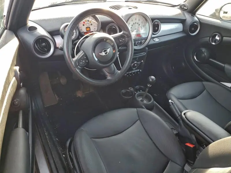 2011 MINI COOPER   