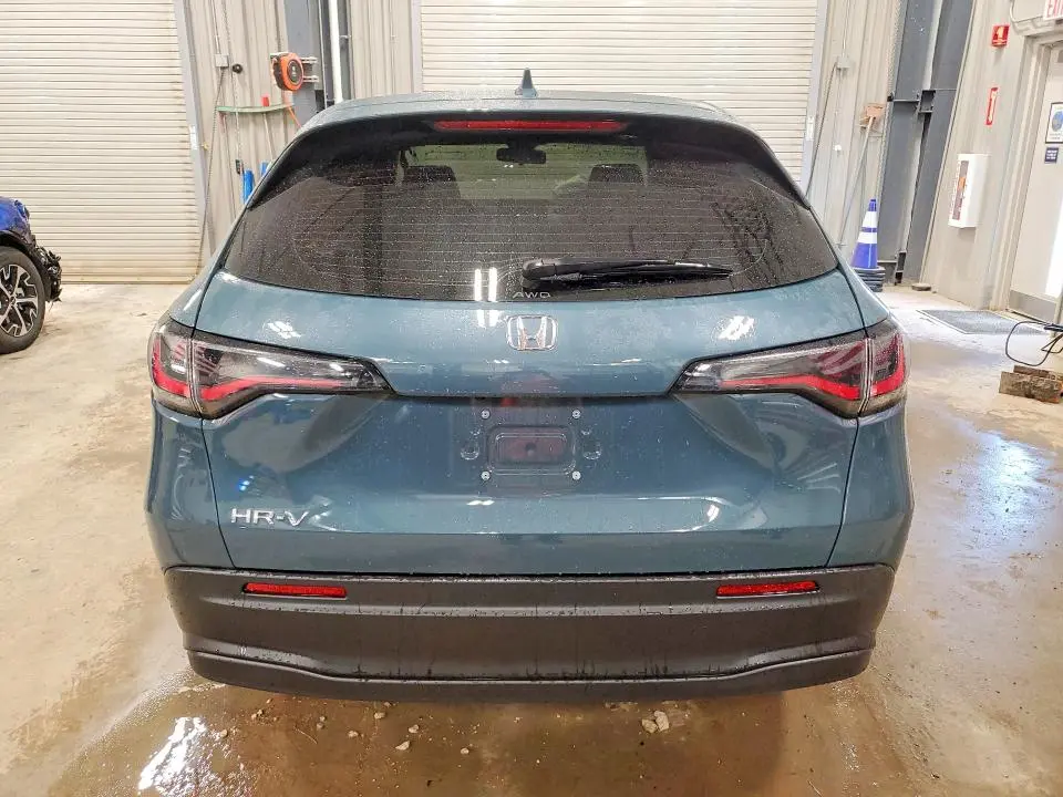 2023 HONDA HR-V LX  