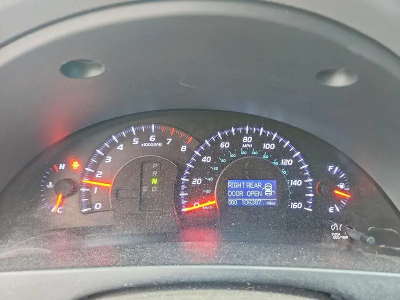 2010 TOYOTA CAMRY XLE V6  
