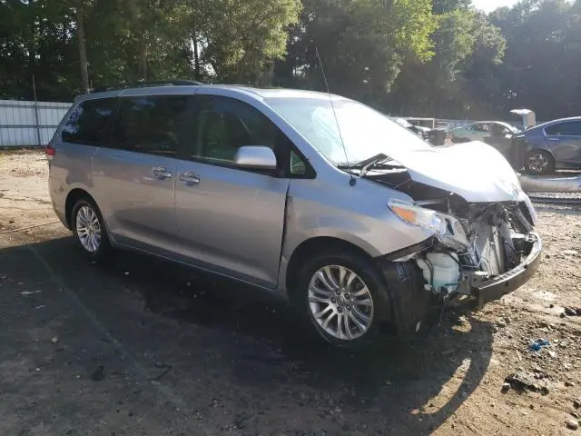 2013 TOYOTA SIENNA XLE  
