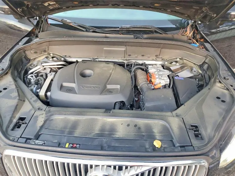 2017 VOLVO XC90 T8  