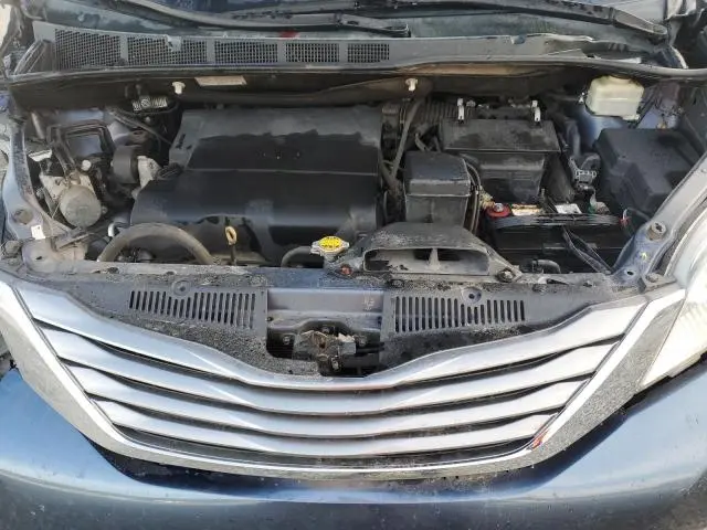 2016 TOYOTA SIENNA XLE  