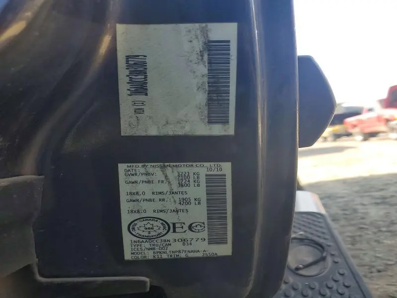 2011 NISSAN TITAN SV  