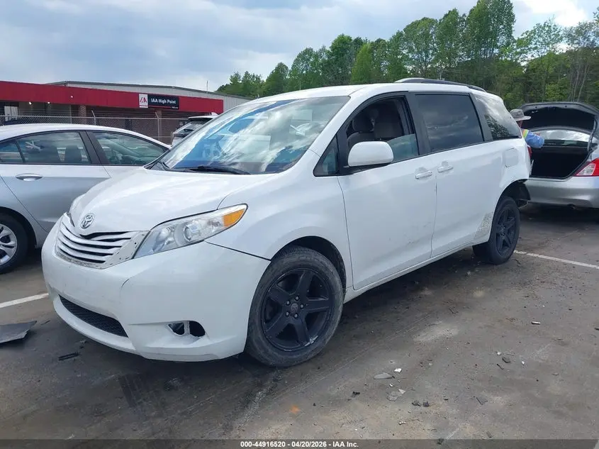 2015 TOYOTA SIENNA LE 8 PASSENGER