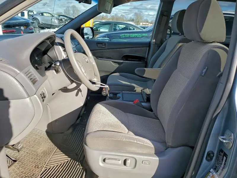 2010 TOYOTA SIENNA CE  