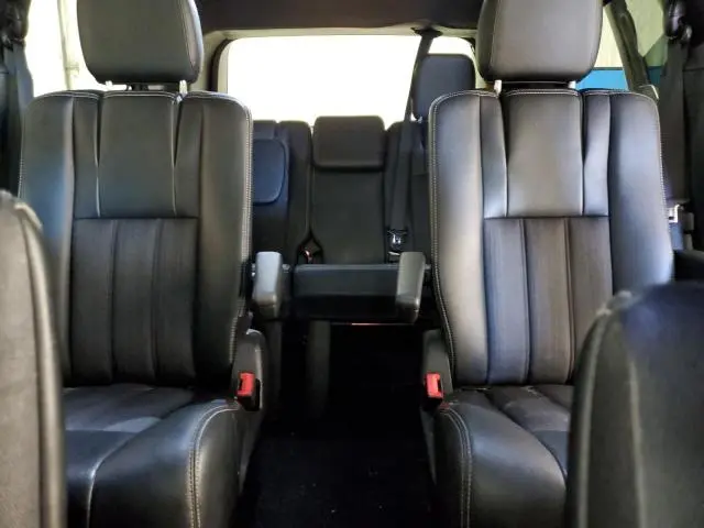 2016 CHRYSLER TOWN & COUNTRY S  